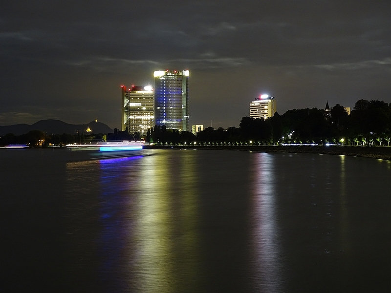 Blick zum  Posttower, 22:16 MESZ